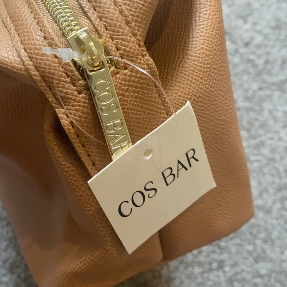 NEW! COS BAR Cosmetic Bag tan nude zip‎